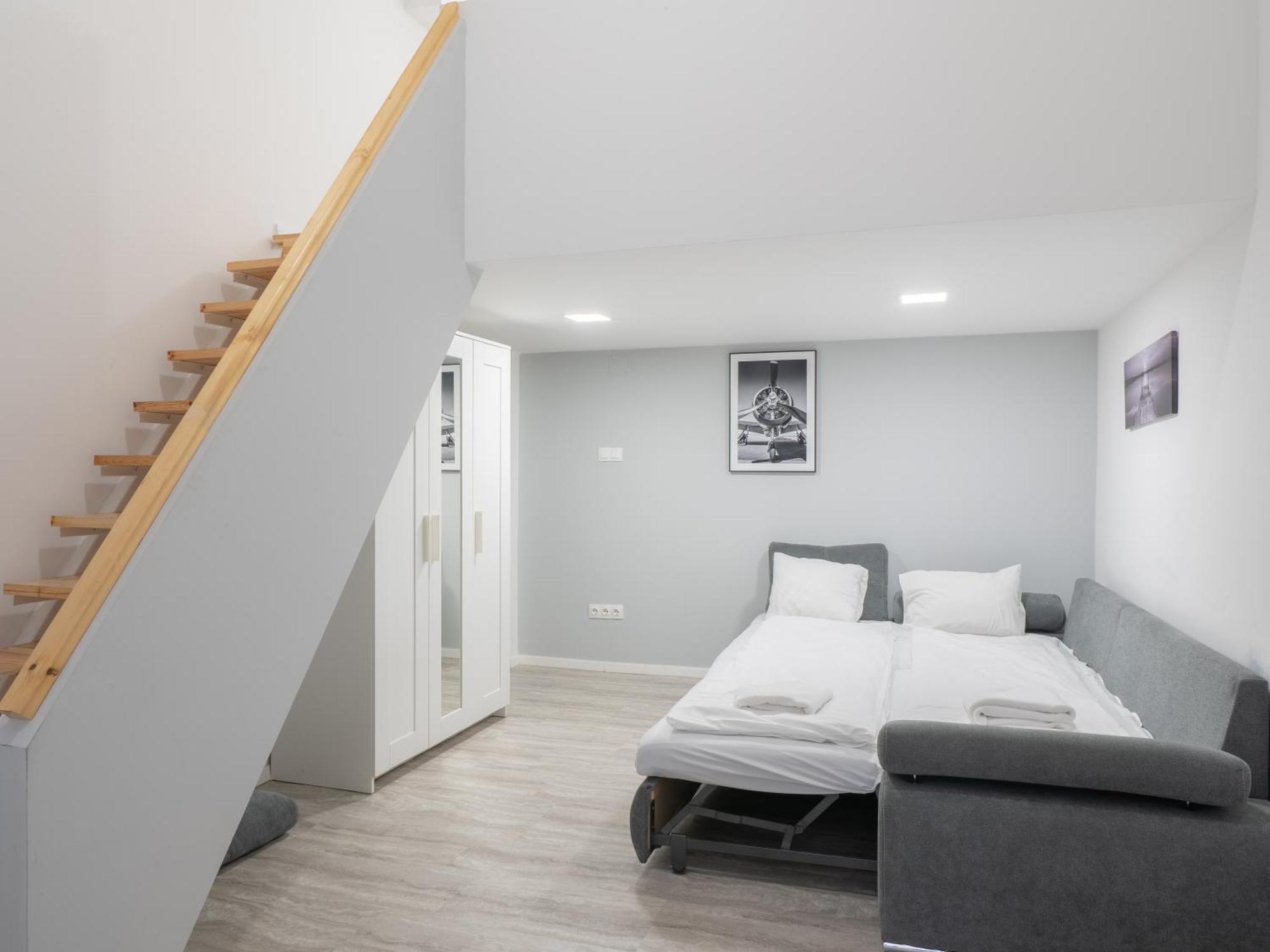 Standard Gallery — Photos 1